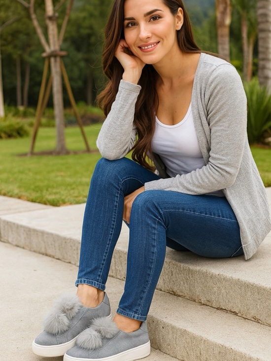 Steve Madden Bryanne Pom Pom Platform Sneakers Faux Fur Gray Size 7.5 - Picture 12 of 12